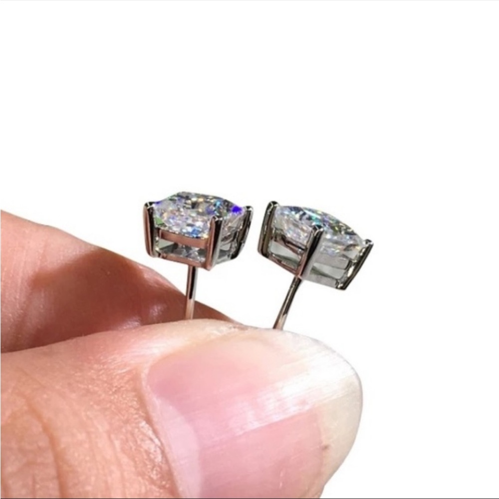 2.5 CARAT SQUARE PRINCESS DIAMOND STUD EARRINGS - Picture 6 of 6